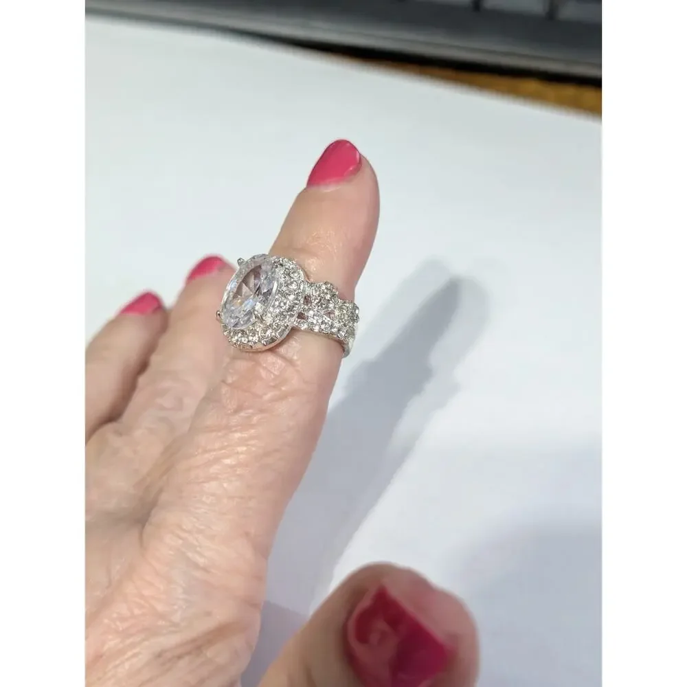 Faceted‎ White Colorless Glass Rhinestone Silver Tone Tone Ring Size 7 R-TN6